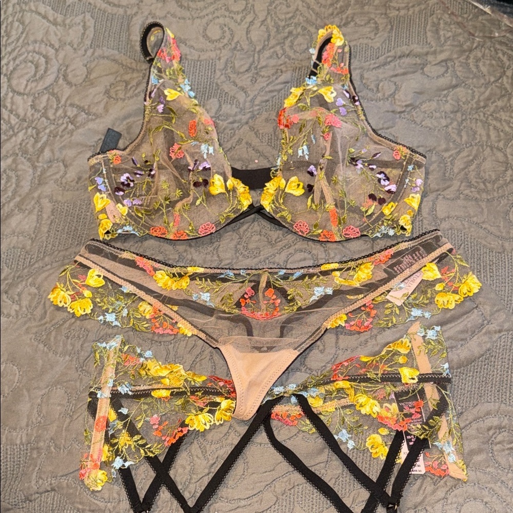 Victoria's Secret Dream Angels Floral Embroidery Set NWT✨
